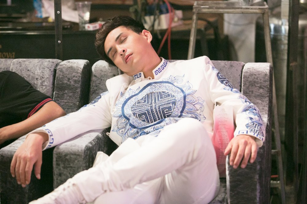 Hinh anh Thuc trang dem, Ho Quang Hieu lien tuc ngu guc tren phim truong