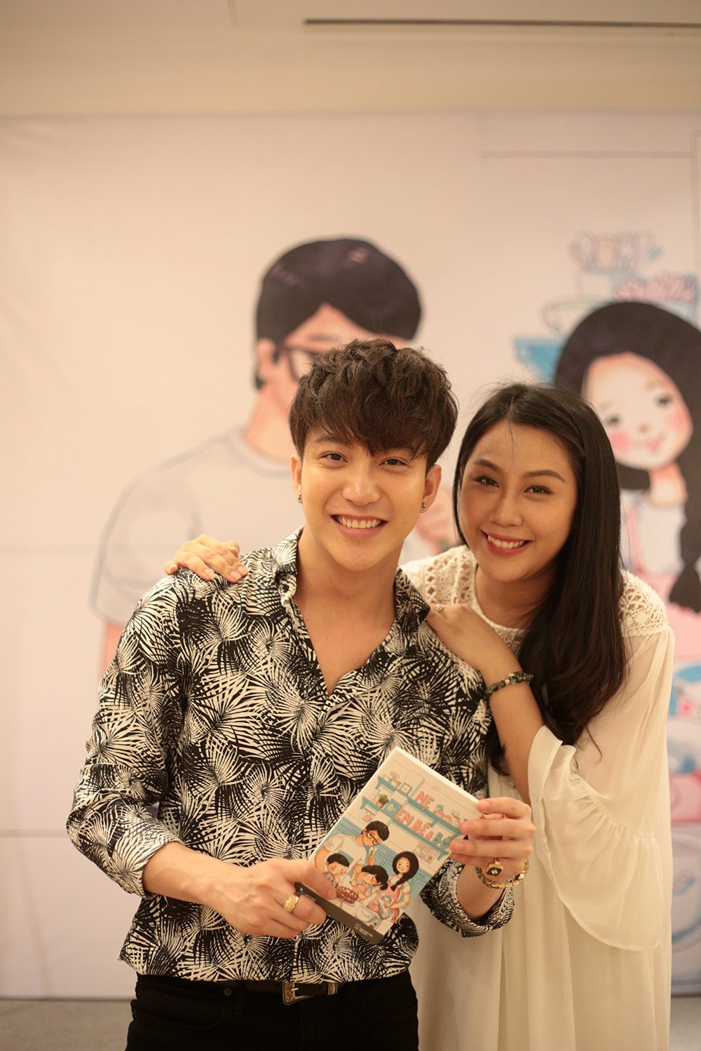 Hinh anh B Tran – Mlee ca tinh den chuc mung gia dinh nho cua nha van Gao 7