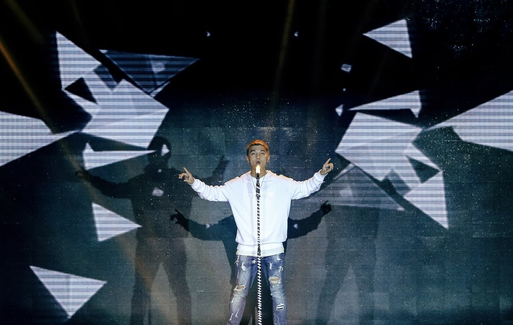 Hinh anh Cuong Seven tai xuat tren truyen hinh sau on ao chia tay MLee