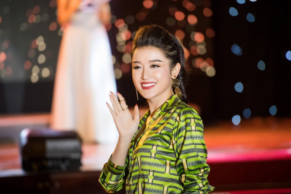 Hinh anh A hau Huyen My rang ro sang Nhat Ban du lien hoan phim quoc te