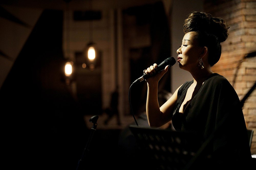 Hinh anh Thao Trang gay sot khi hat bolero 3