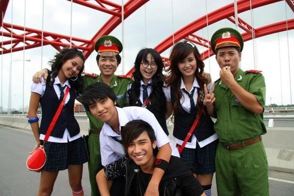 Hinh anh Diem danh nhung vai dien cuoi ra nuoc mat cua Dong Nhi