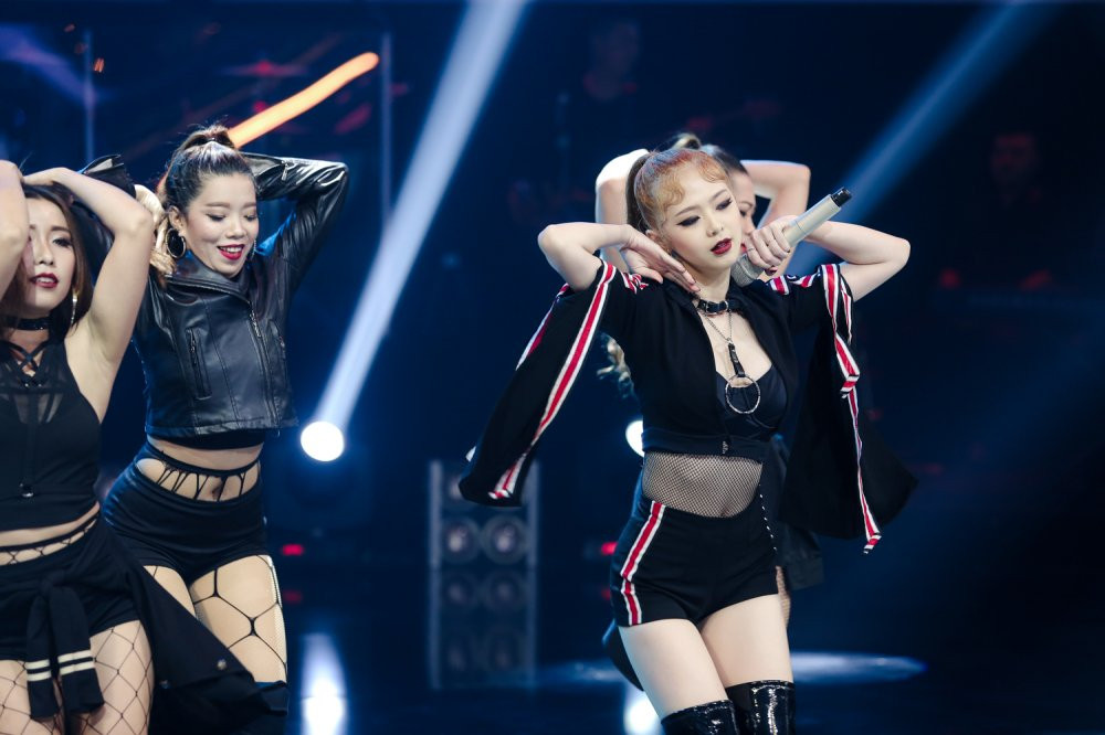 Hinh anh Ho Quynh Huong, Hari Won lan dau doi vai cho nhau 6