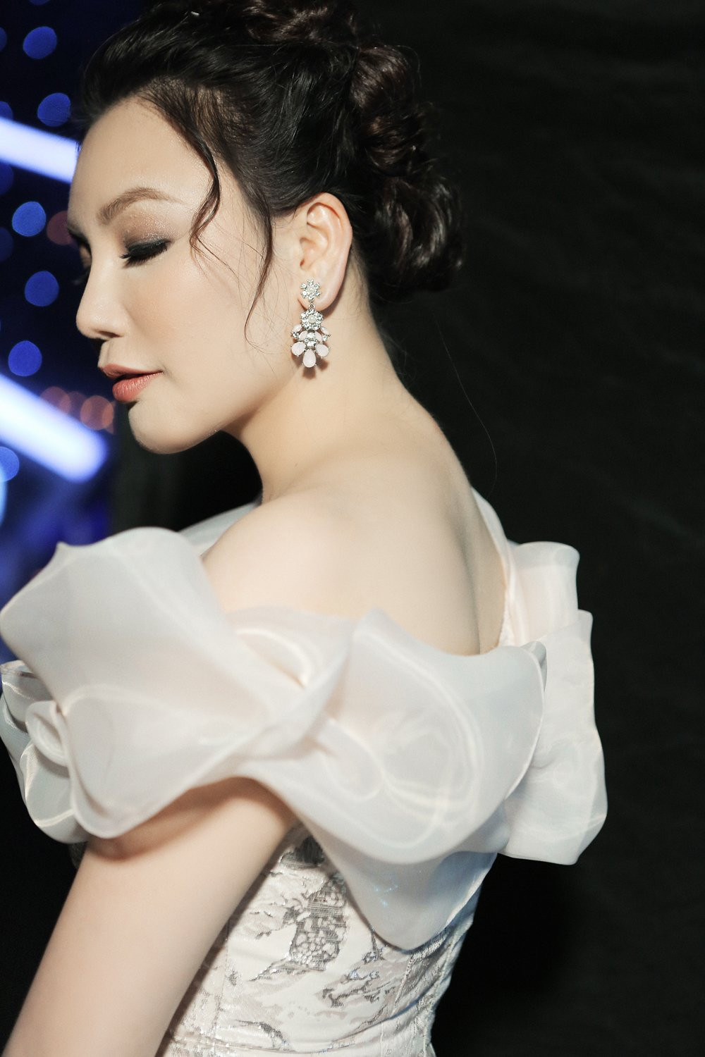 Hinh anh Lau lam moi hat nhac dance, Ho Quynh Huong van giu vung phong do