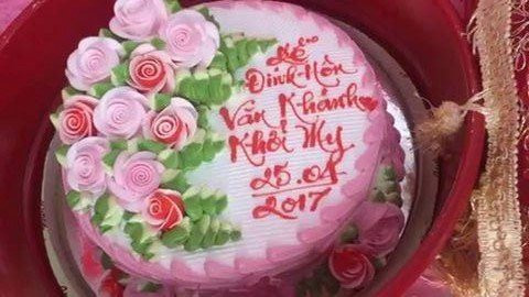 Le dinh hon vui nhon cua Khoi My va ban trai kem bon tuoi hinh anh 3