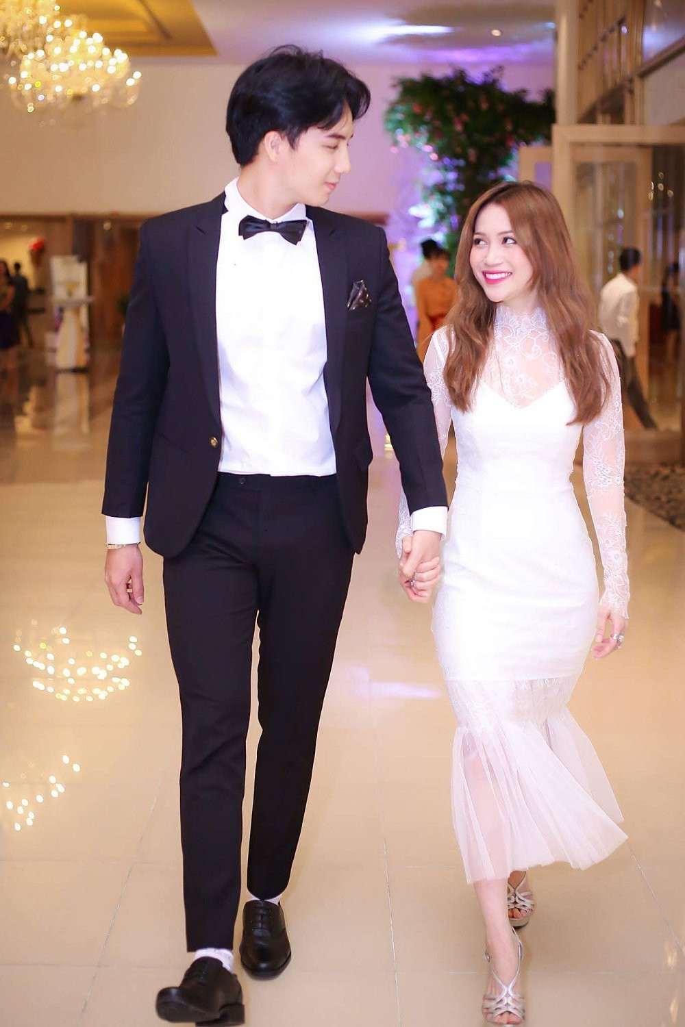 Hinh anh Si Thanh goi cam, nam tay nguoi yeu khong roi trong su kien