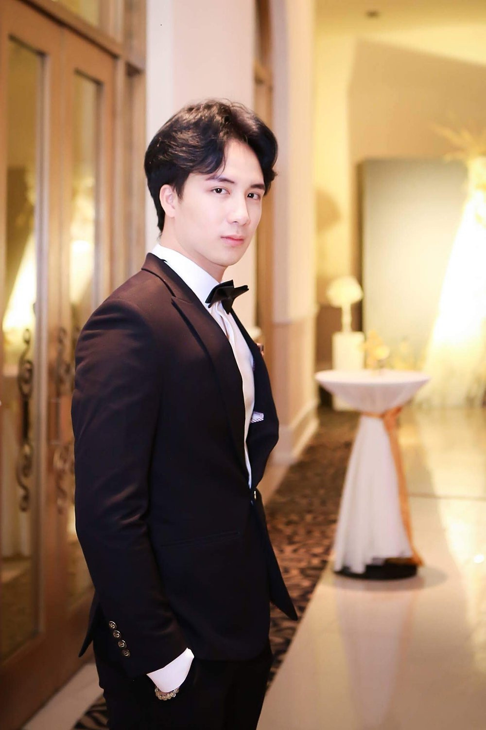 Hinh anh Si Thanh goi cam, nam tay nguoi yeu khong roi trong su kien