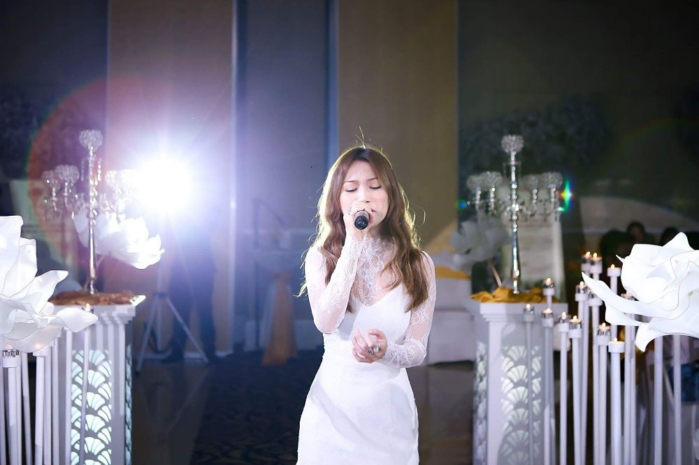 Hinh anh Si Thanh goi cam, nam tay nguoi yeu khong roi trong su kien 3