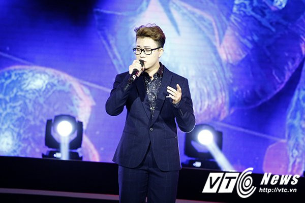 Hinh anh Le Thien Hieu doat giai Cong hien, cam on nguoi yeu cu ma quen mat nguoi thay Le Minh Son