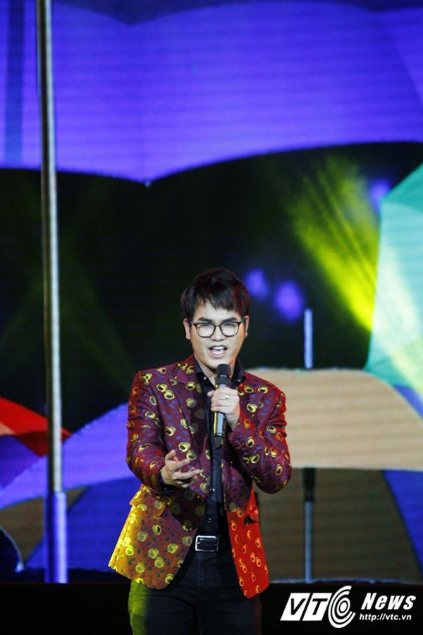 Hinh anh Noo Phuoc Thinh vuot mat Ho Ngoc Ha thang thuyet phuc tai giai Cong hien 11