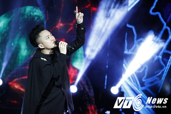 Hinh anh Noo Phuoc Thinh vuot mat Ho Ngoc Ha thang thuyet phuc tai giai Cong hien 13