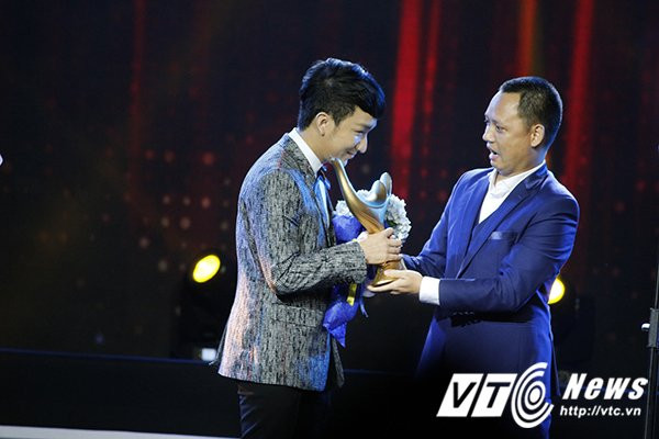 Hinh anh Noo Phuoc Thinh vuot mat Ho Ngoc Ha thang thuyet phuc tai giai Cong hien 17