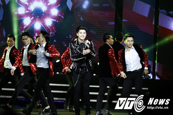 Hinh anh Noo Phuoc Thinh vuot mat Ho Ngoc Ha thang thuyet phuc tai giai Cong hien 21