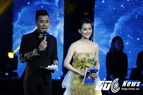 Hinh anh Noo Phuoc Thinh vuot mat Ho Ngoc Ha thang thuyet phuc tai giai Cong hien 5