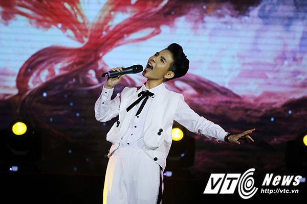 Hinh anh Noo Phuoc Thinh vuot mat Ho Ngoc Ha thang thuyet phuc tai giai Cong hien 9