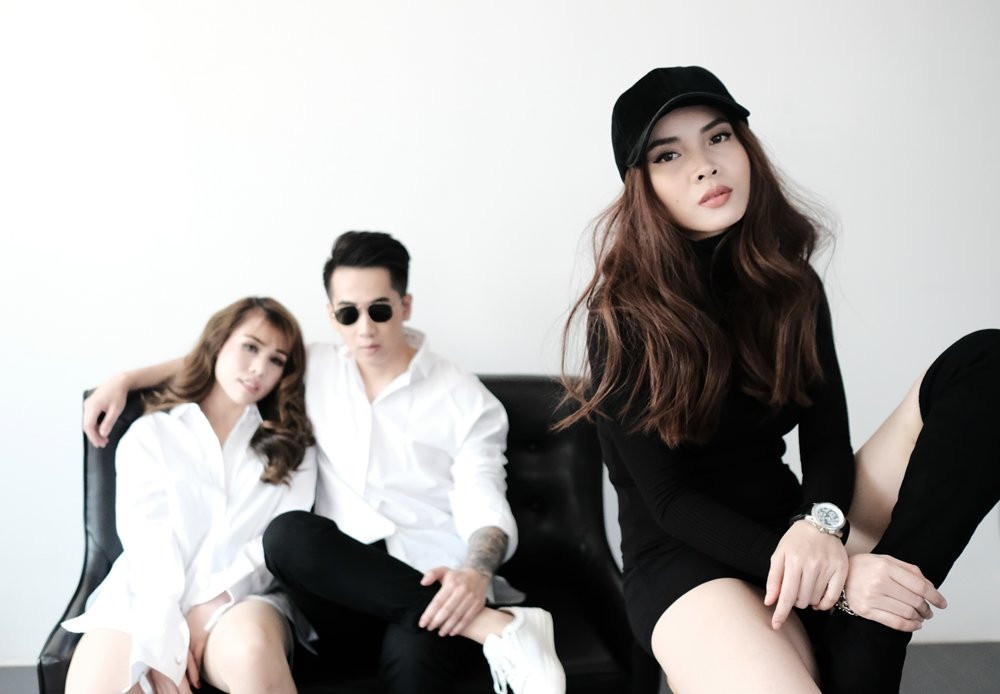 Hinh anh Sau lum xum bi chen ep, Yen Trang tang khan gia mon qua bat ngo 3