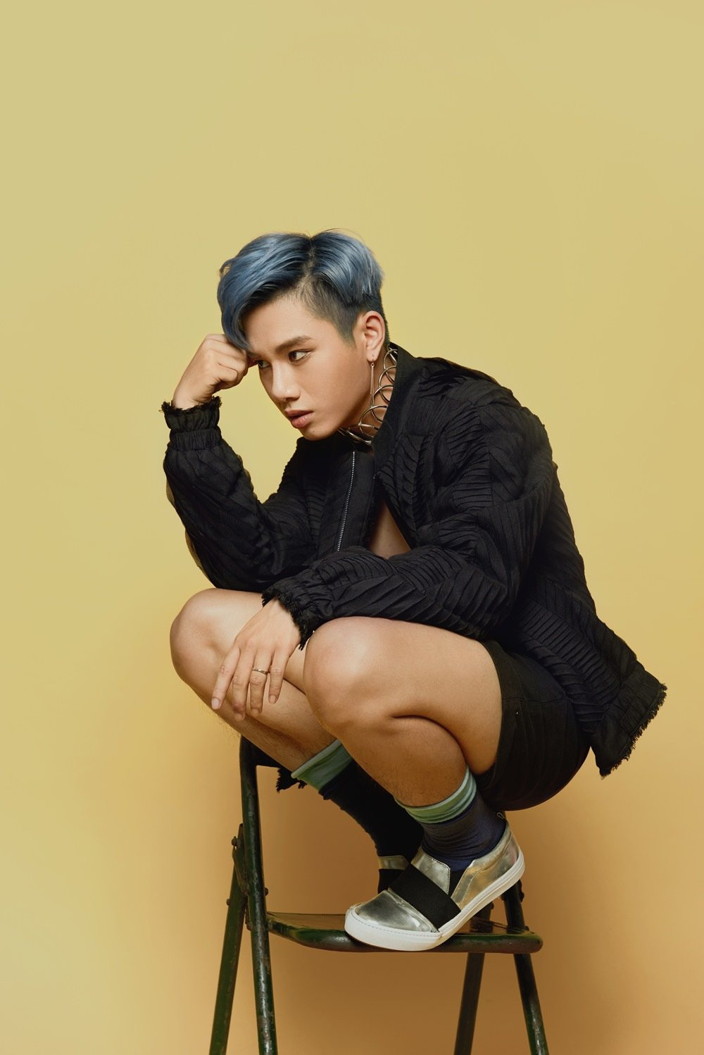 Hinh anh Ho Quynh Huong bi ‘hut hon’ truoc chang hang xom dien trai, hat hay