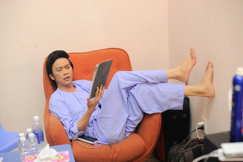 Hinh anh Hoai Linh lam “chuot bach” cho Thanh Bach thu camera