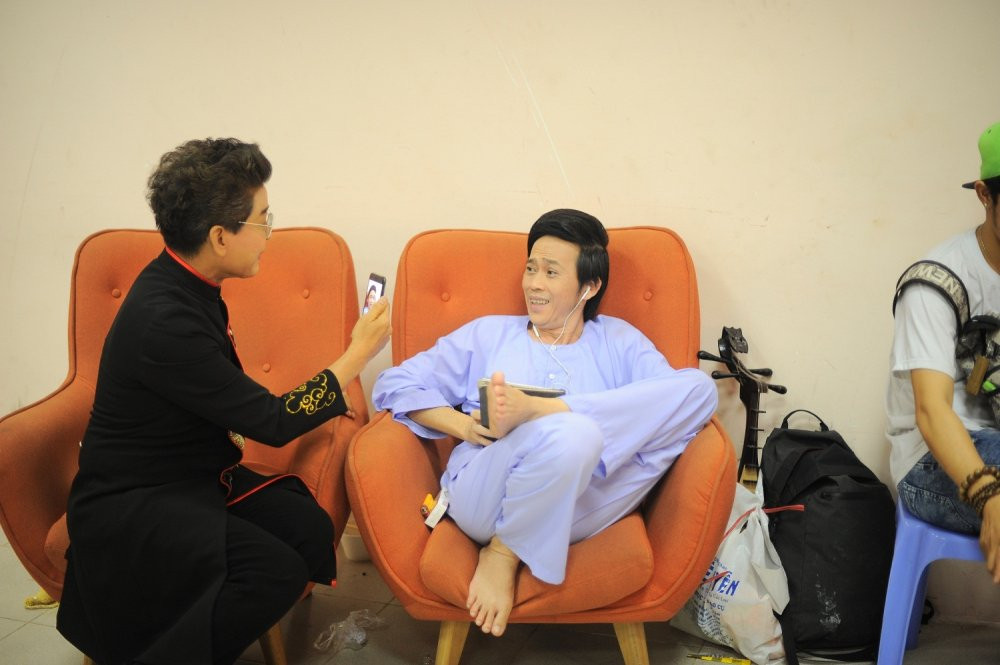 Hinh anh Hoai Linh lam “chuot bach” cho Thanh Bach thu camera 5