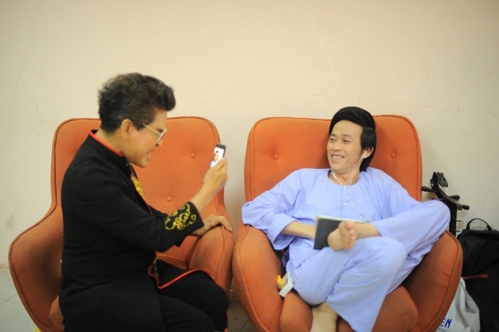 Hinh anh Hoai Linh lam “chuot bach” cho Thanh Bach thu camera 7