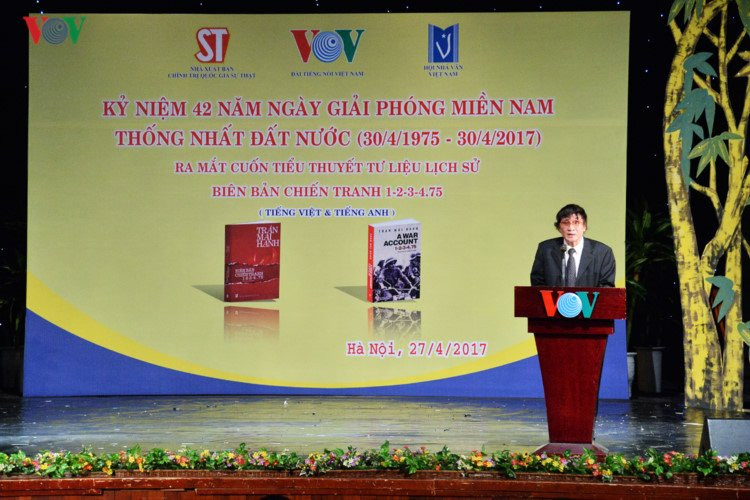 chum anh: ra mat tieu thuyet 