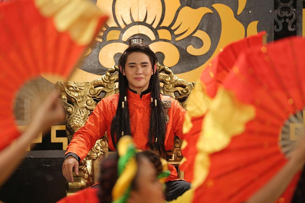 Hinh anh Huynh Lap he lo dan dien vien ‘khung’ trong trailer ‘Tam Cam: Chuyen Huynh Lap ke’