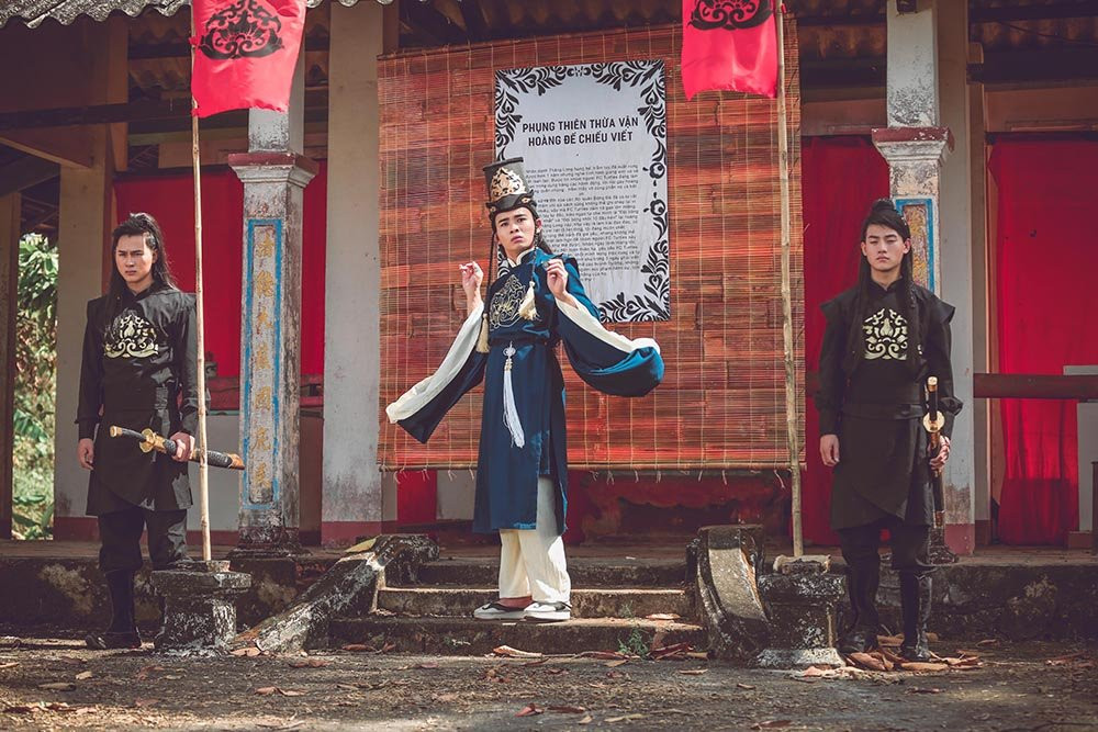 Hinh anh Huynh Lap he lo dan dien vien ‘khung’ trong trailer ‘Tam Cam: Chuyen Huynh Lap ke’