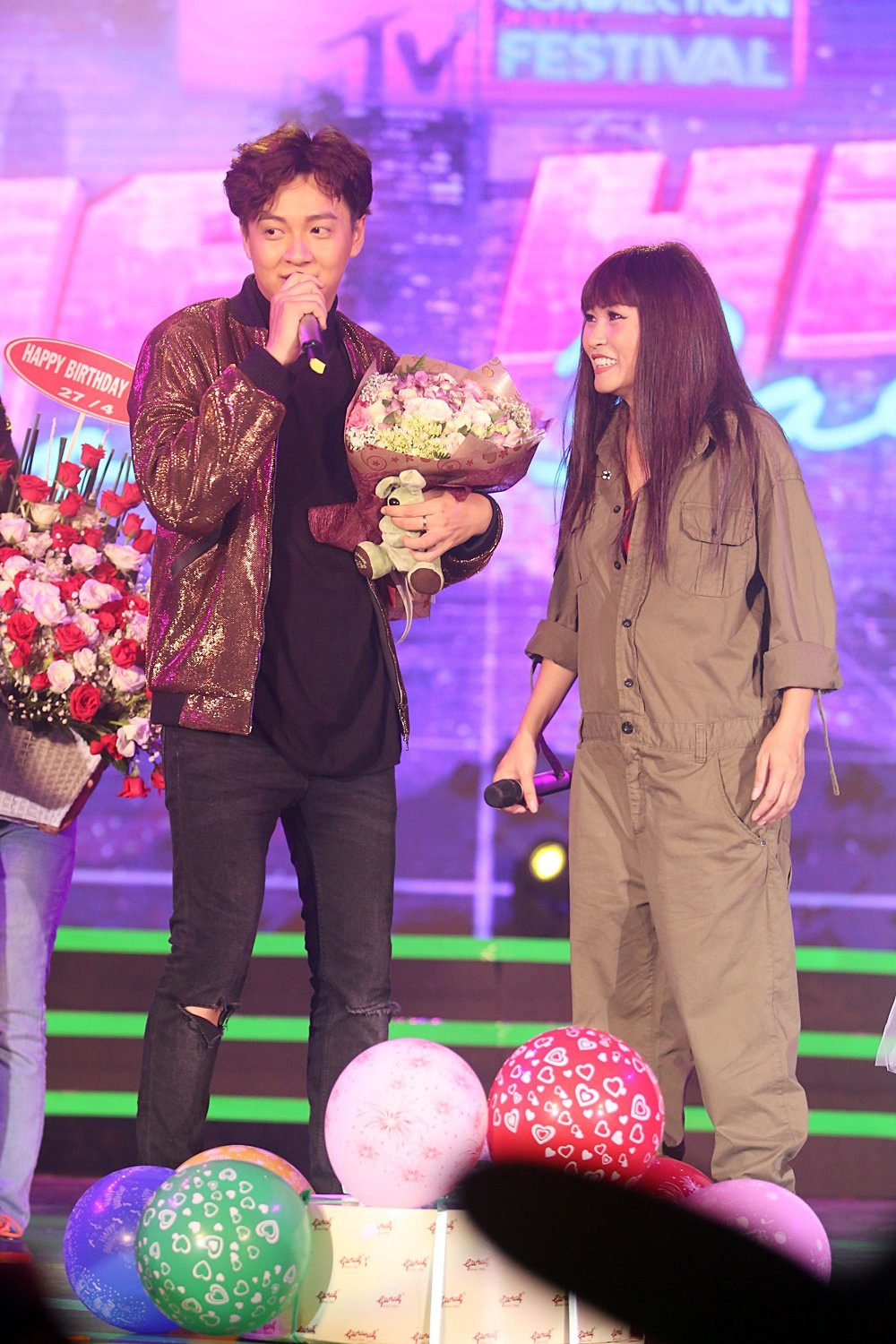 Hinh anh Ngo Kien Huy – Khong Tu Quynh song ca tren san khau cuc ngot 7