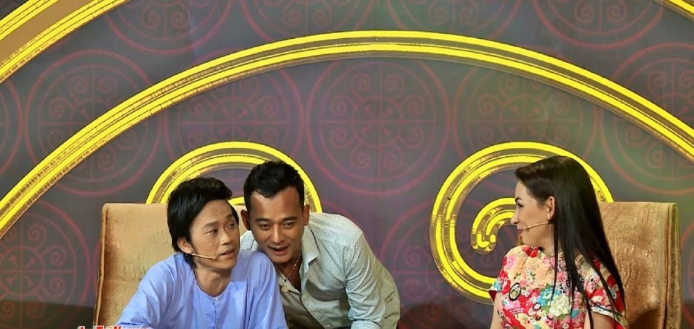 Hinh anh Hoài Linh phan ung ra sao khi bi Phi Nhung doi hon? 6