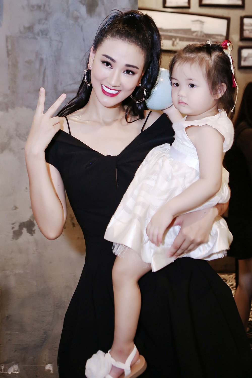 Hinh anh Kho cuong truoc su nong bong cua ‘gai 1 con’ Maya 5