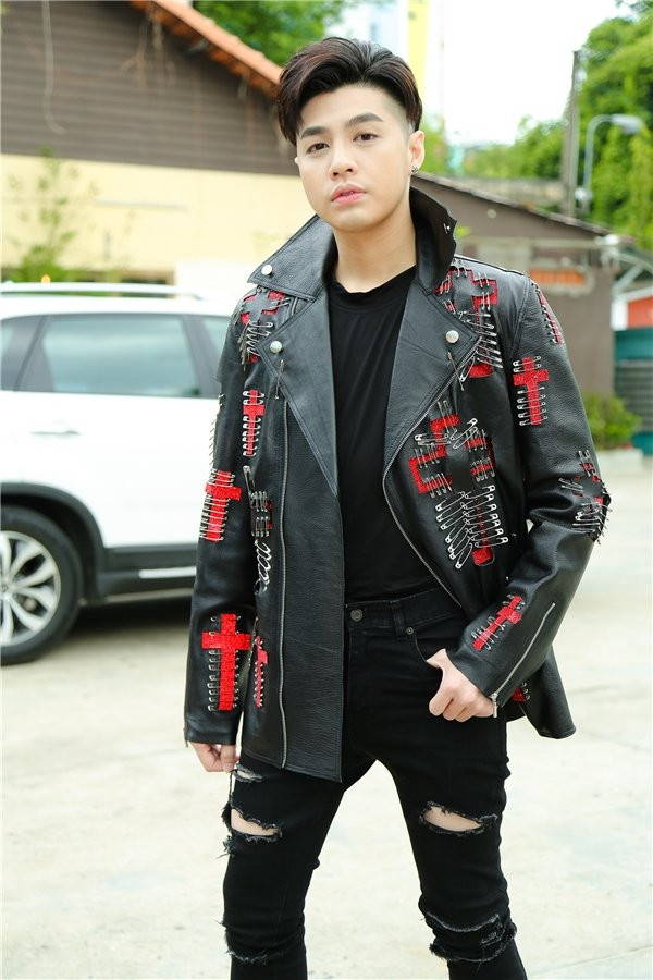 Hinh anh Mac tin don bat hoa, Noo Phuoc Thinh va Dong Nhi van than thiet the nay day