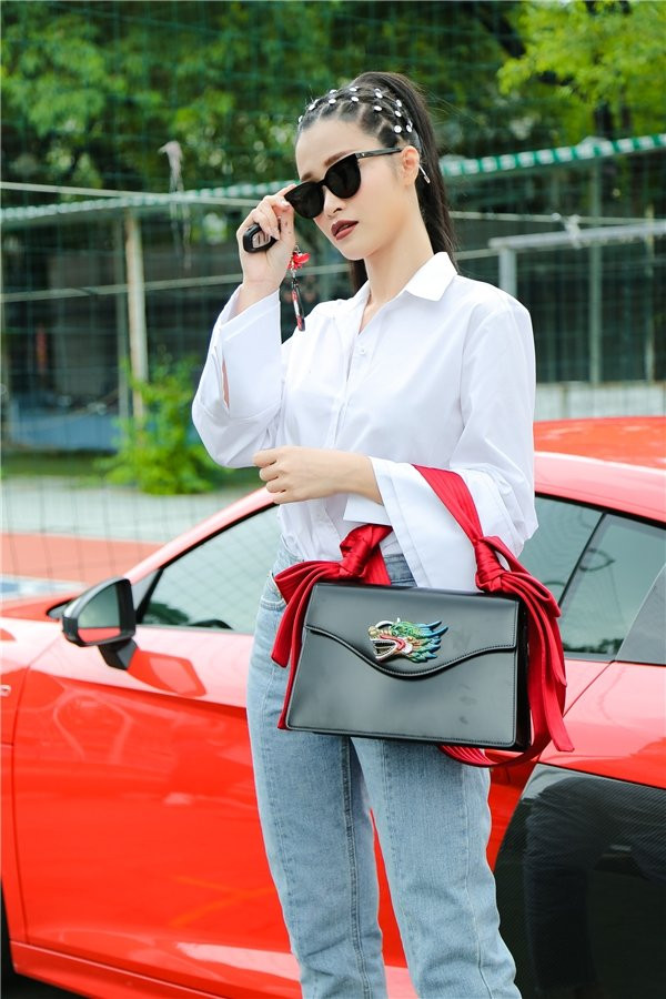 Hinh anh Mac tin don bat hoa, Noo Phuoc Thinh va Dong Nhi van than thiet the nay day