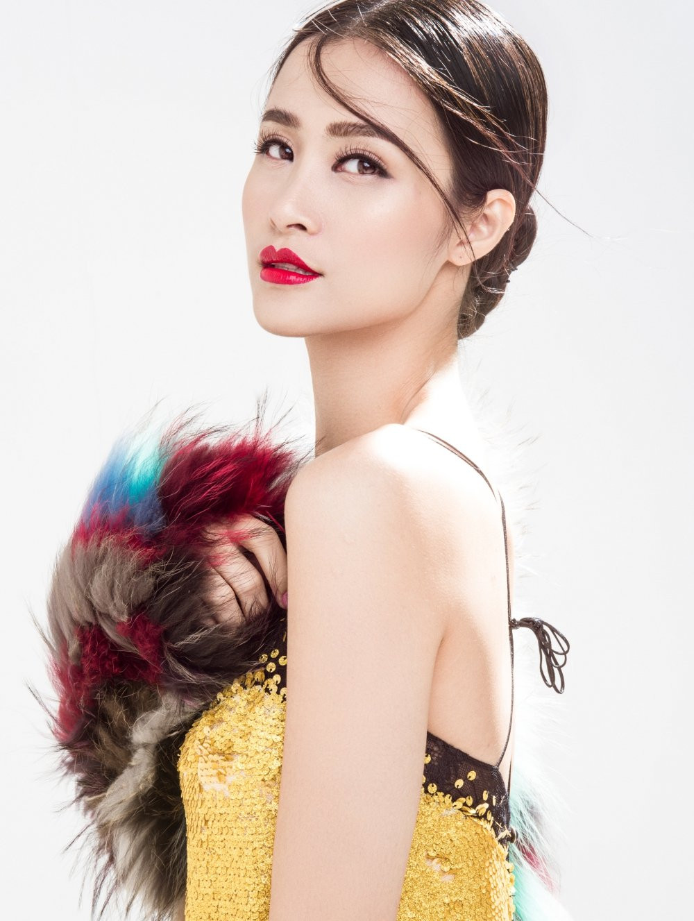 Hinh anh Khong can sexy, Dong Nhi van ‘don tim’ fan voi ve quyen ru, truong thanh