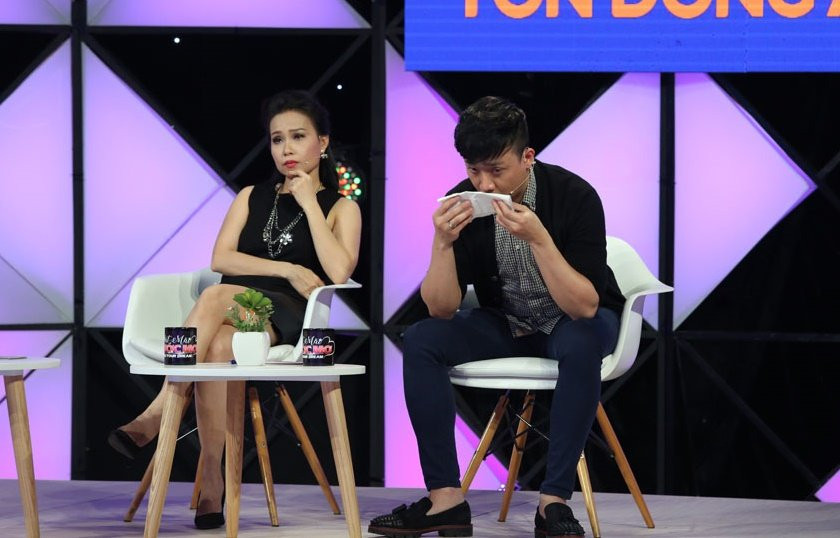 Hinh anh Vo chong Tran Thanh khoc nac vi nguoi dan ong hat cho ban than da mat