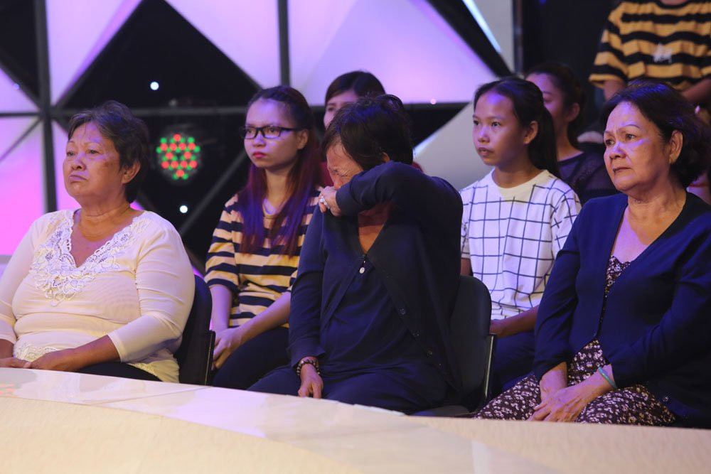 Hinh anh Vo chong Tran Thanh khoc nac vi nguoi dan ong hat cho ban than da mat 3