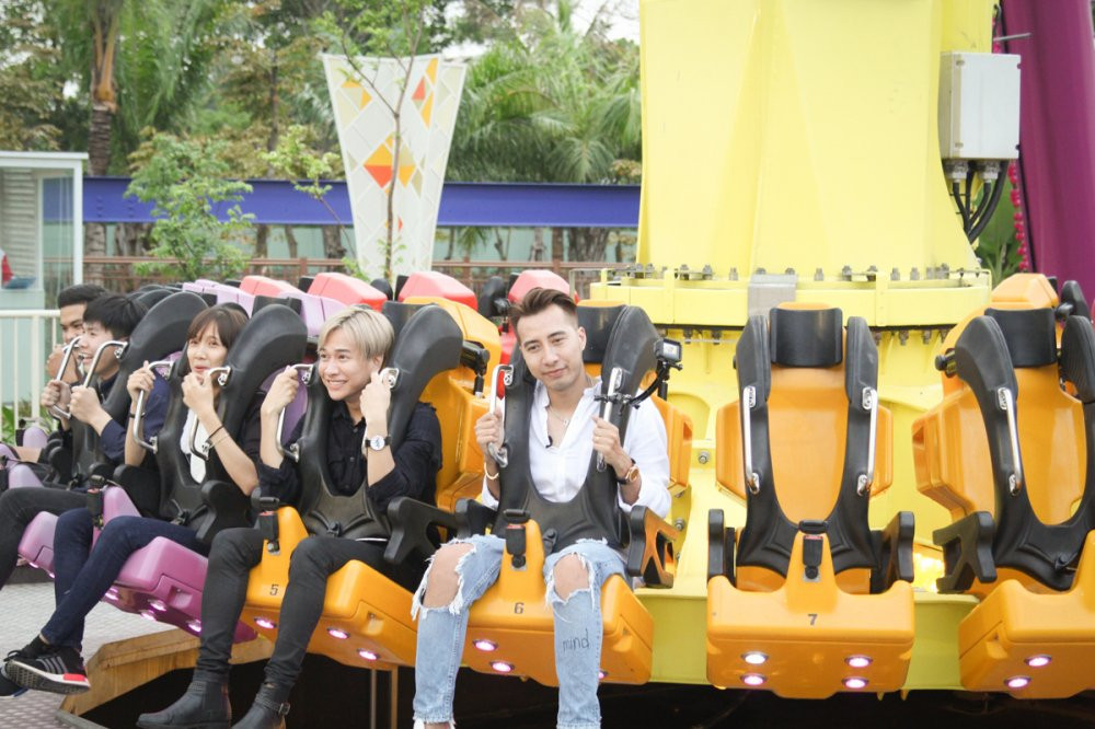 Hinh anh Thay tro Only C nhay du, luot ca no kham pha Da Nang 3