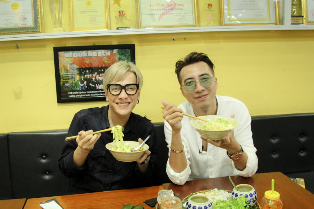 Hinh anh Thay tro Only C nhay du, luot ca no kham pha Da Nang 9