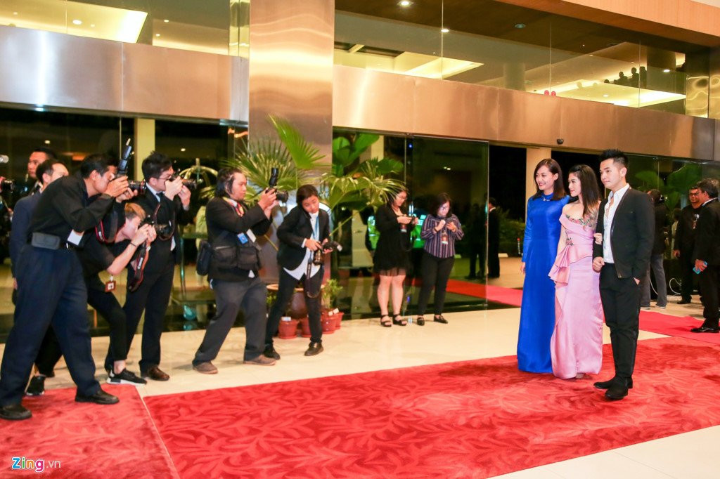 Giua tam bao, Chan Tu Dan sang Malaysia du tham do cung Hong Anh hinh anh 6