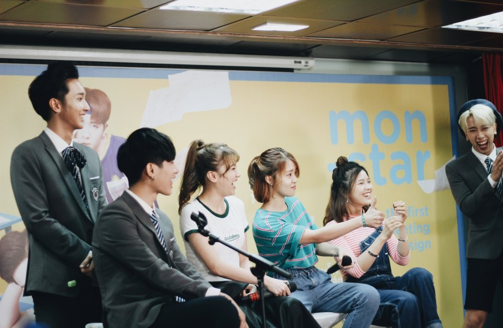 Hinh anh Monstar hanh phuc giua hang tram khan gia trong lan hop fan dau tien 3