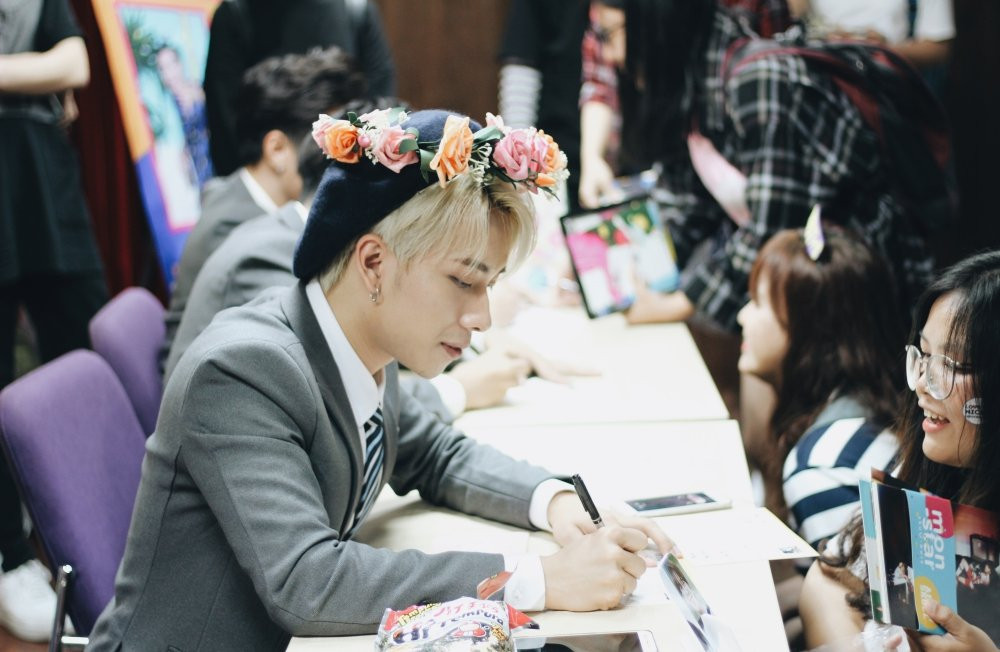 Hinh anh Monstar hanh phuc giua hang tram khan gia trong lan hop fan dau tien 6