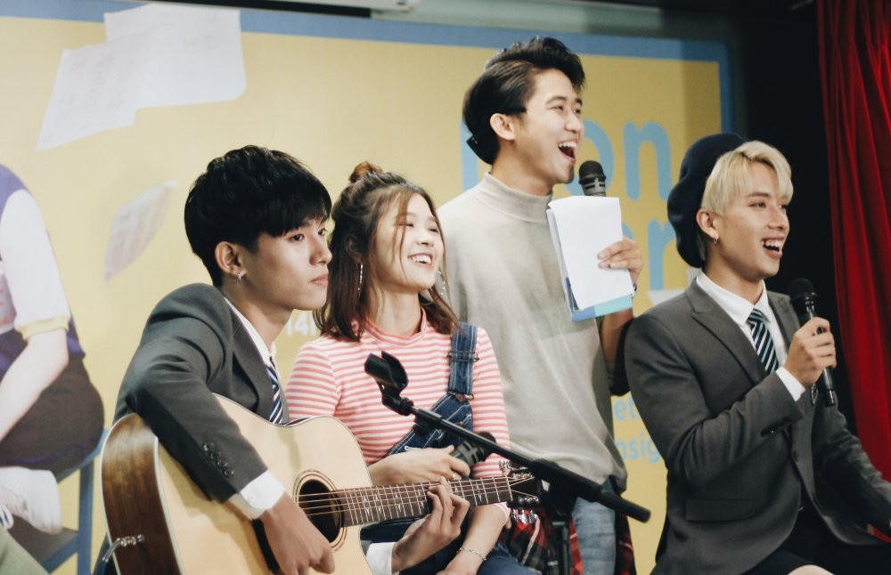 Hinh anh Monstar hanh phuc giua hang tram khan gia trong lan hop fan dau tien 9