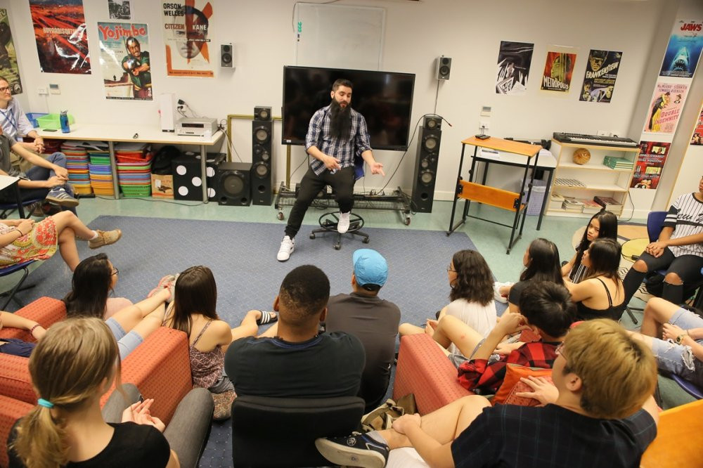 Hinh anh Dao dien phim ‘Kong: Skull Island’ truyen cam hung lam phim cho hoc sinh, sinh vien Viet Nam 4