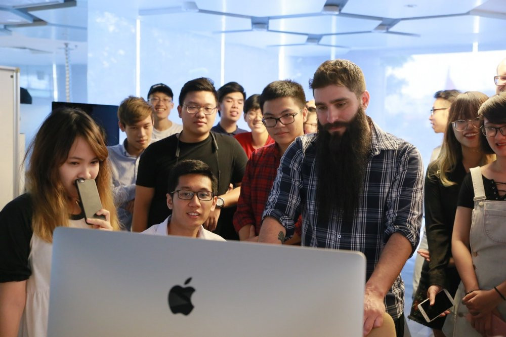 Hinh anh Dao dien phim ‘Kong: Skull Island’ truyen cam hung lam phim cho hoc sinh, sinh vien Viet Nam 6