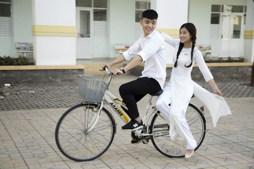 Hinh anh Thich thu voi hoi uc tuoi hoc tro trong MV moi cua Hoang Yen Chibi