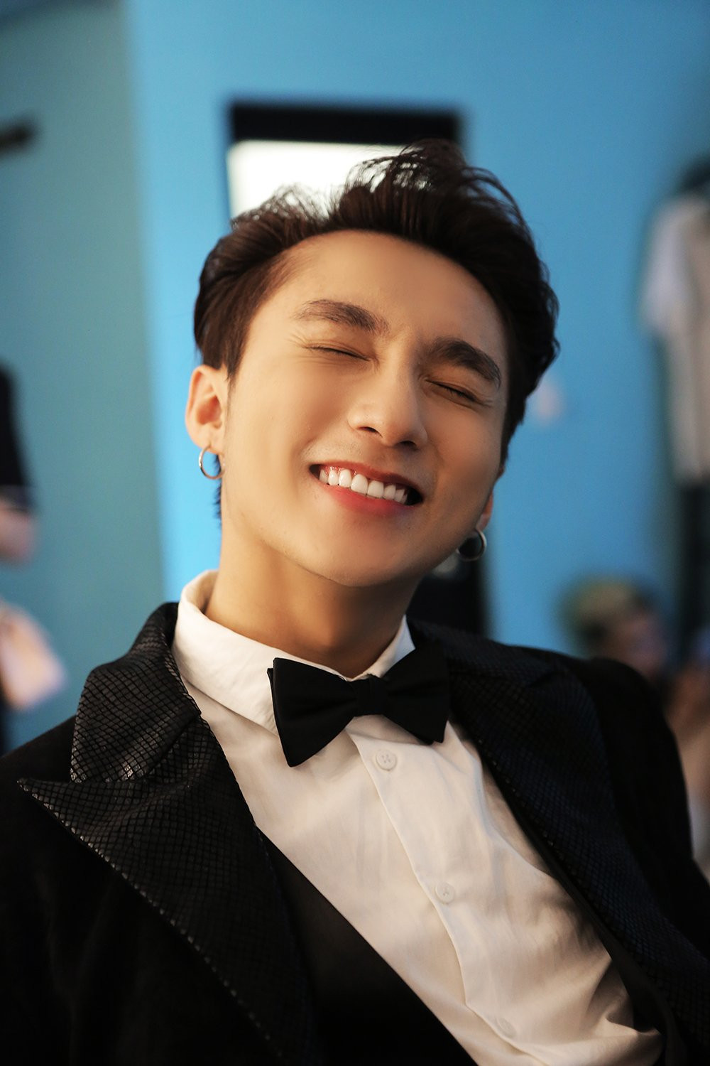 Hinh anh Lam viec lien tuc hon 18 tieng dong ho, Son Tung M-TP van soi noi treu dua