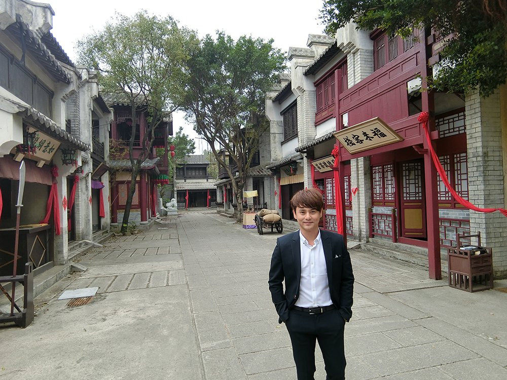 Hinh anh Ung Dai Ve nho dao dien quay phim cho Luu Duc Hoa thuc hien MV moi