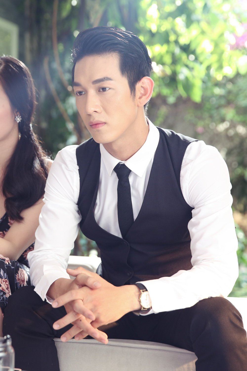 Hinh anh ‘Chan’ xuat hien ben canh Dong Nhi, Ong Cao Thang ‘mai moi’ trai dep cho ban gai? 3