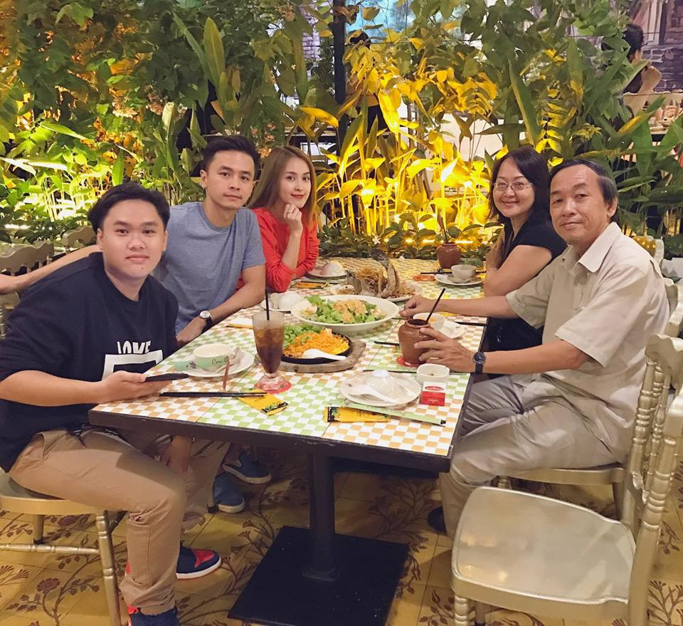 Hinh anh Dong Nhi, Duong Trieu Vu tri an ngay cua me 3