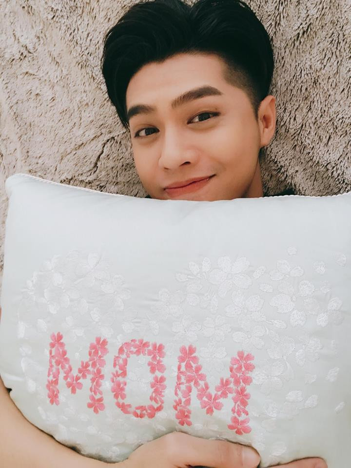 Hinh anh Dong Nhi, Duong Trieu Vu tri an ngay cua me 5