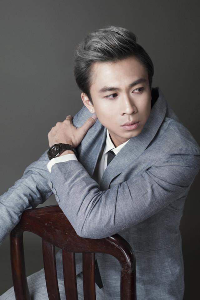 Hinh anh Nghe si Viet buc xuc voi cach hanh xu vo van hoa cua Huong Giang Idol